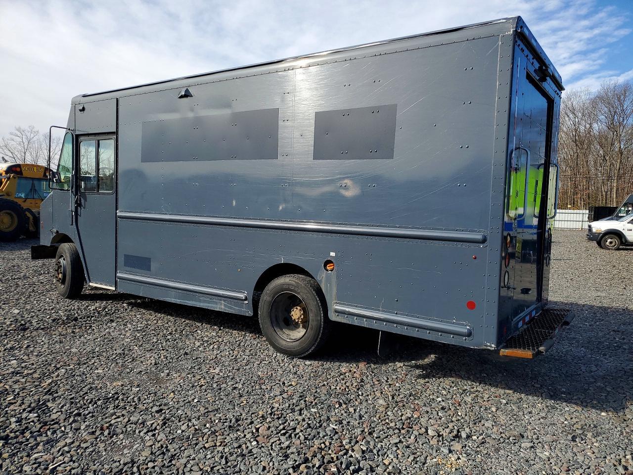 2021 Freightliner MT45G Chassis Delivery Truck