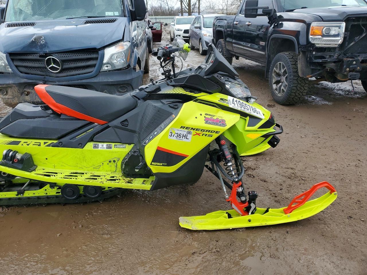 2022 Skidoo Renegade X