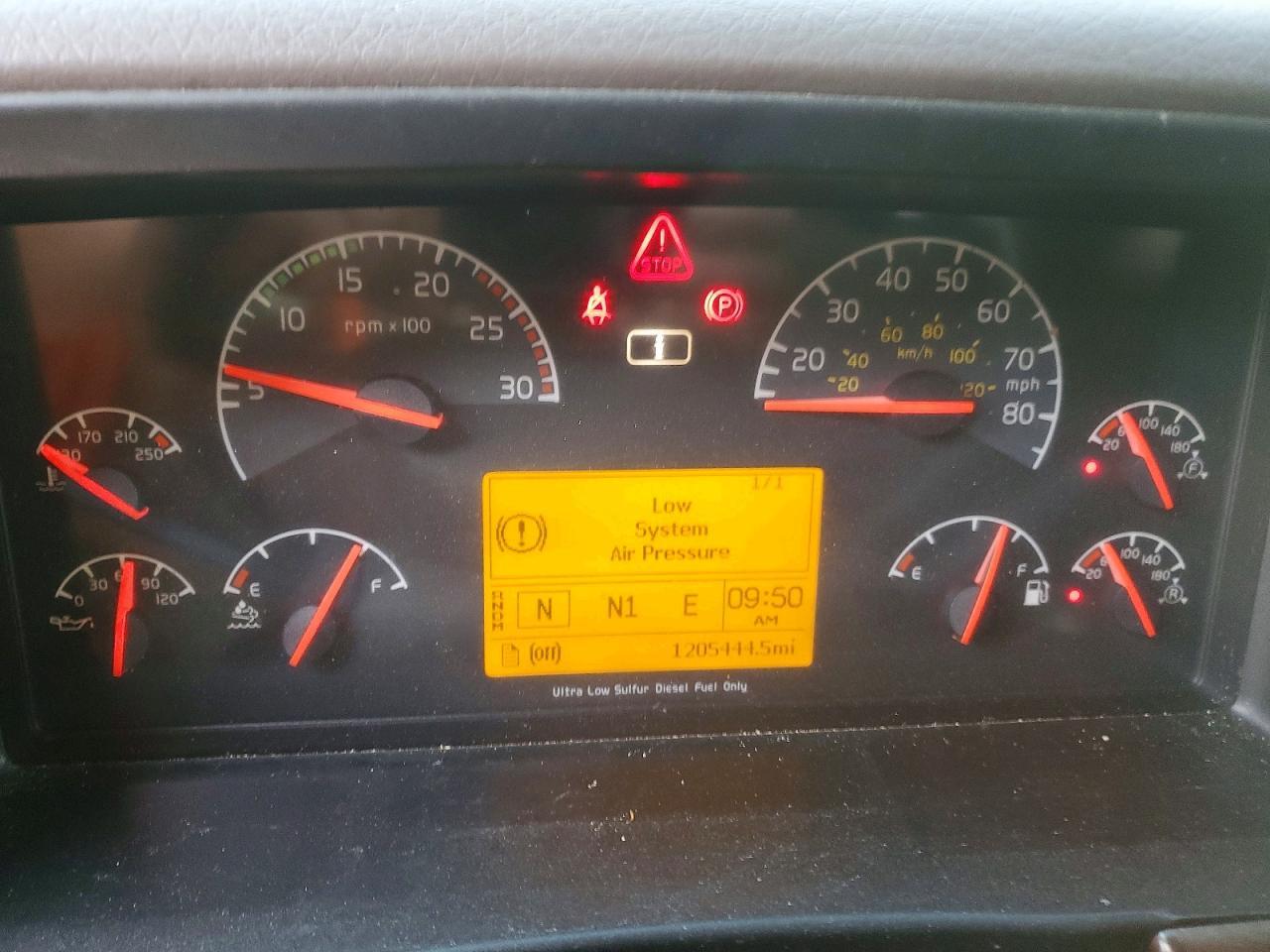 2015 Volv O VNL Semi Truck