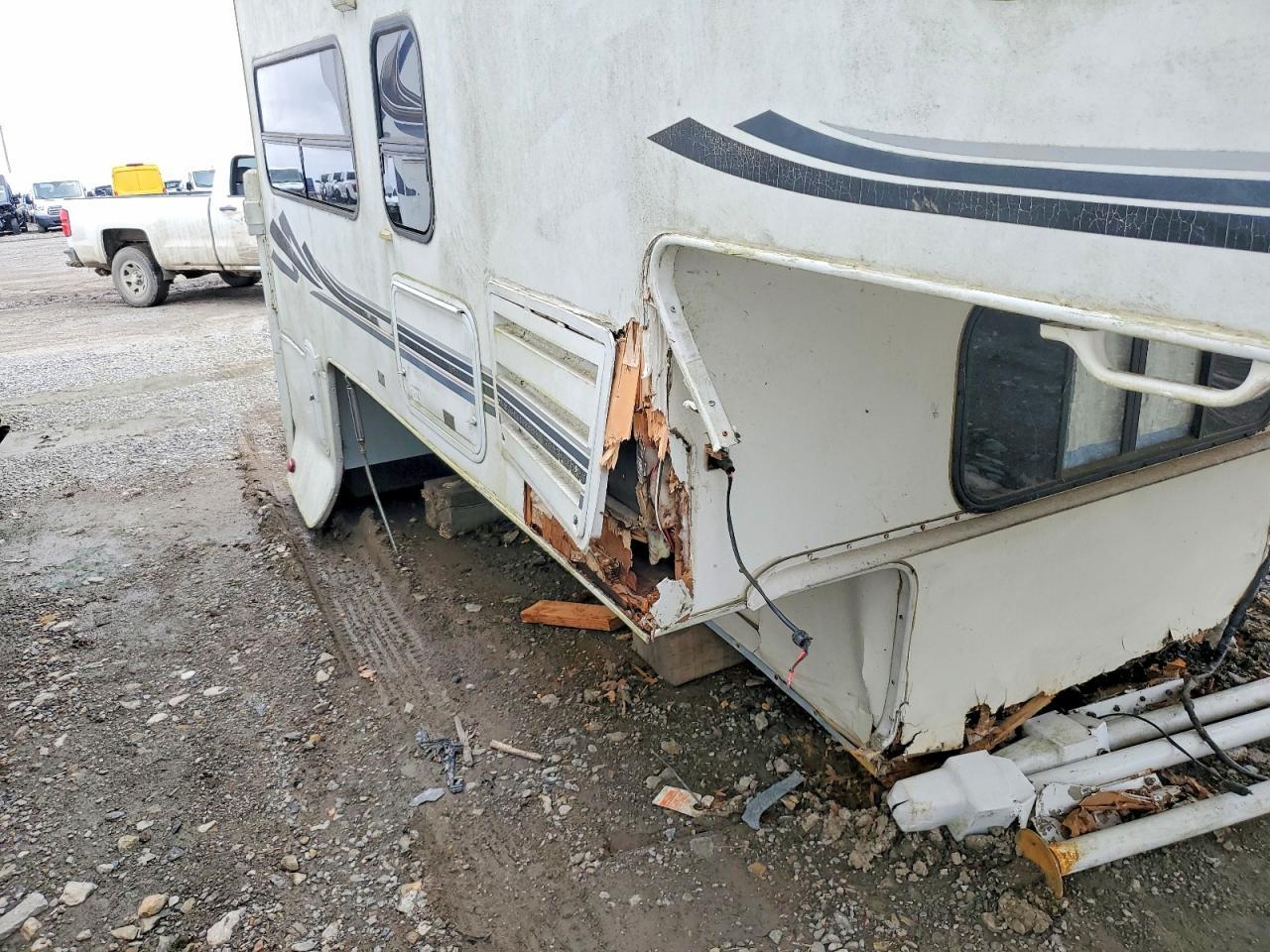 2002 Lance Camper