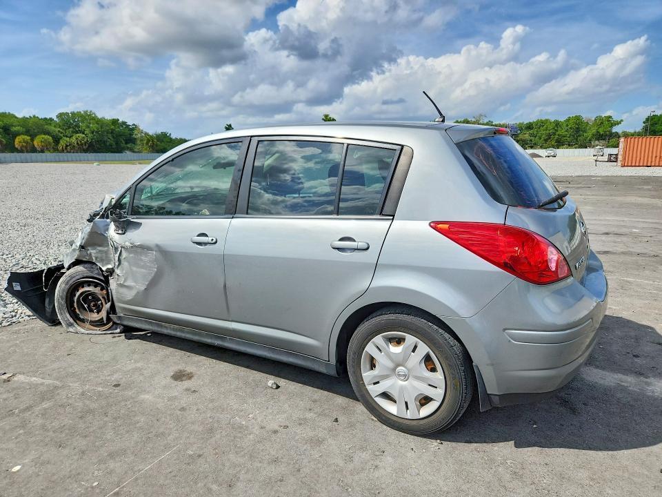 2011 Nissan Versa 1.8 s