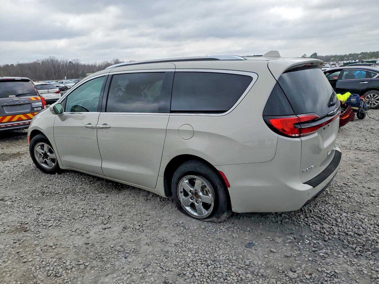 2021 Chrysler Pacifica Touring l