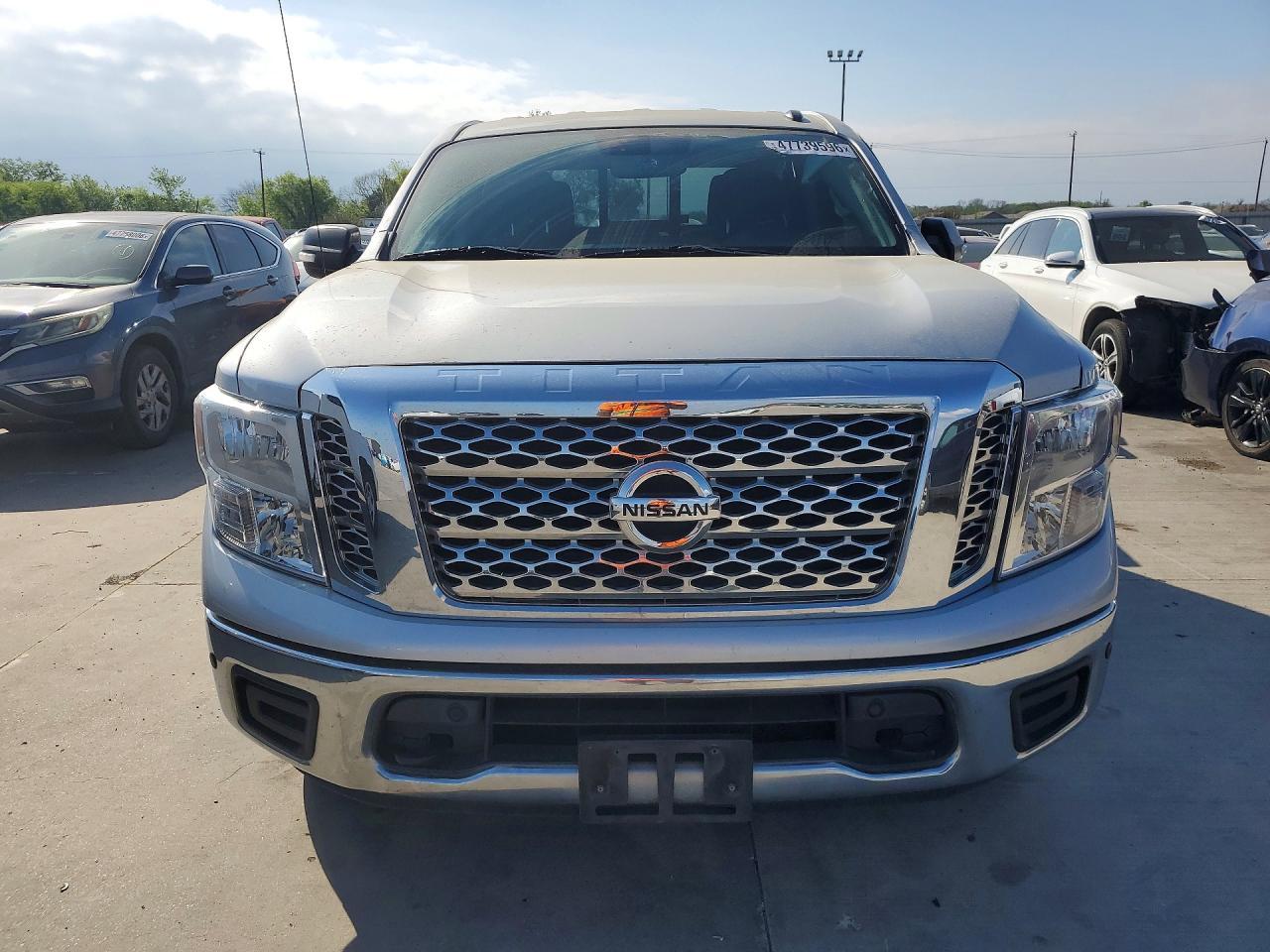 2018 Nissan Titan SV