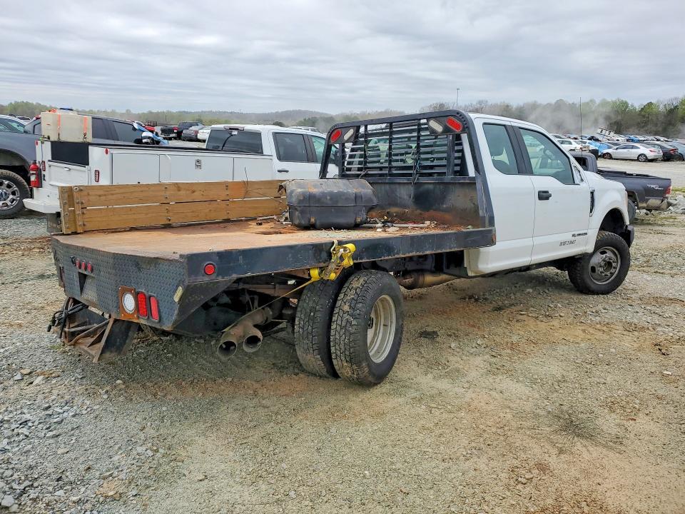 2017 Ford F350 Super Duty Flatbed Truck