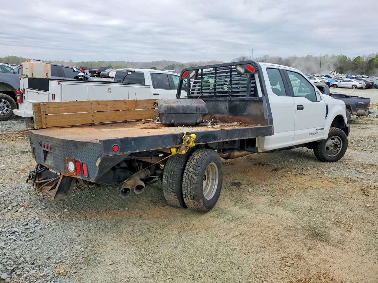 2017 Ford F350 Super Duty Flatbed Truck