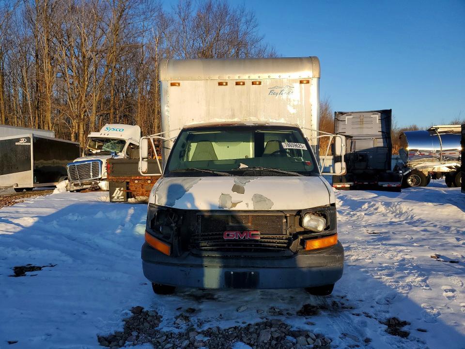 2005 GMC Savana BOX Truck