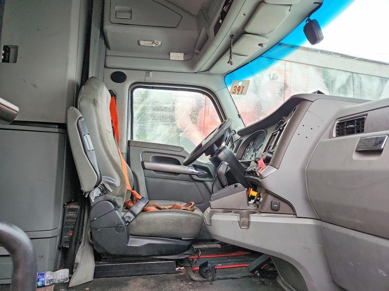 2018 Kenworth T680 Semi Truck