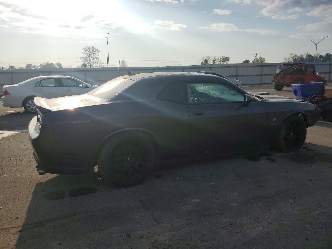 2017 Dodge Challenger r