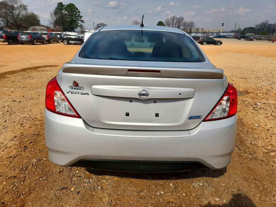 2015 Nissan Versa 1.6 s Plus