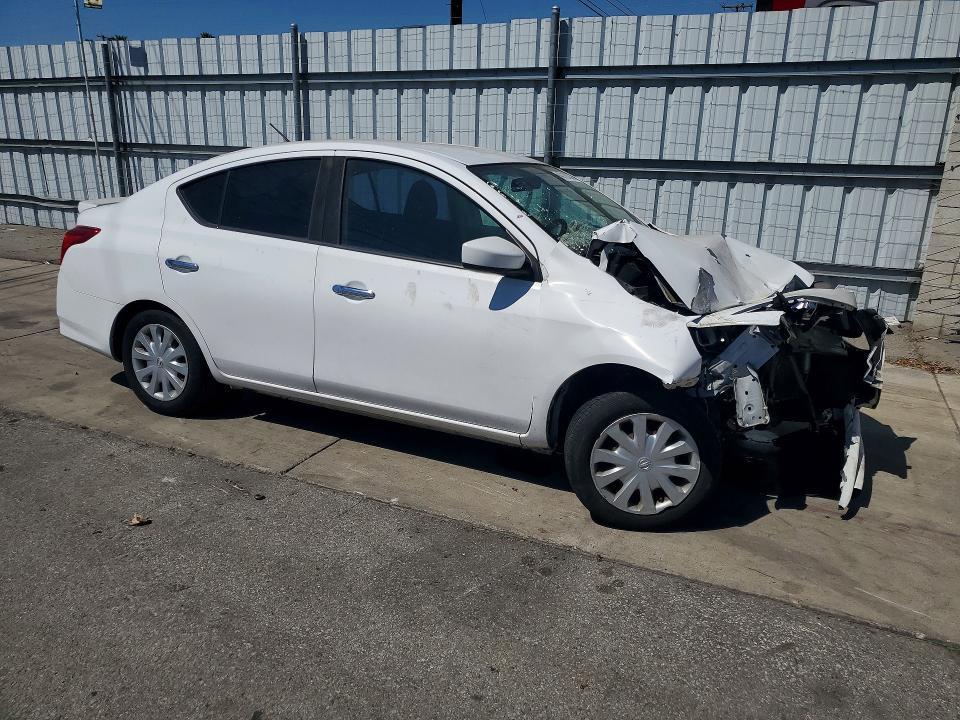 2018 Nissan Versa sv