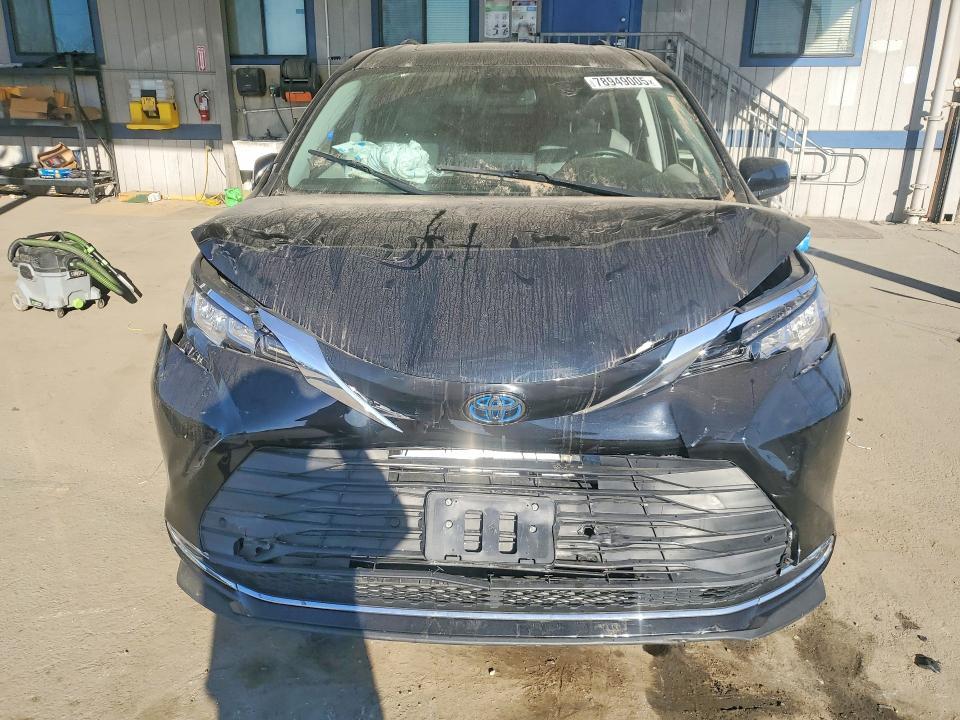 2023 Toyota Sienna xle 8-passenger