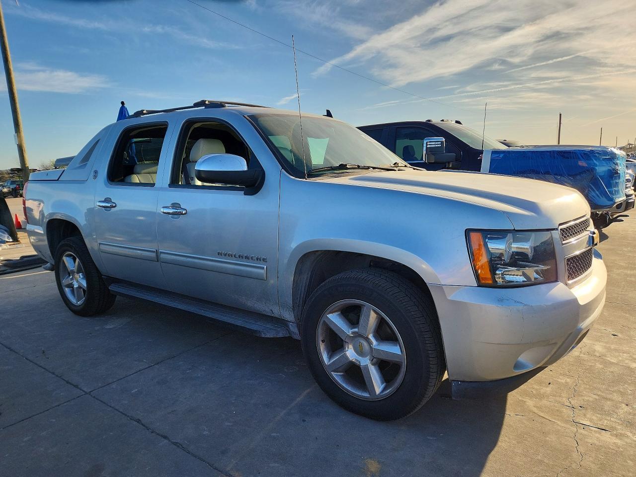2013 Chevrolet Avalanche LS