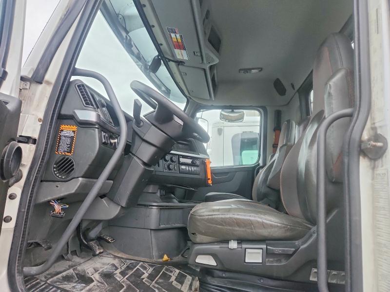 2020 Volvo VNR Semi Truck