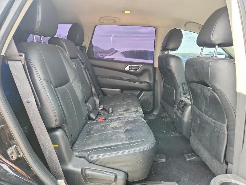 2019 Nissan Pathfinder sv