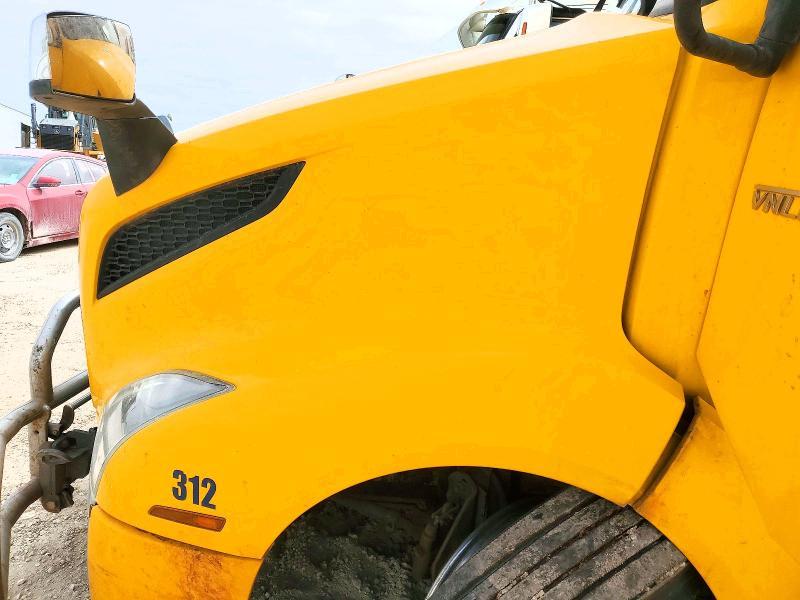 2020 Volv O VNL Semi Truck