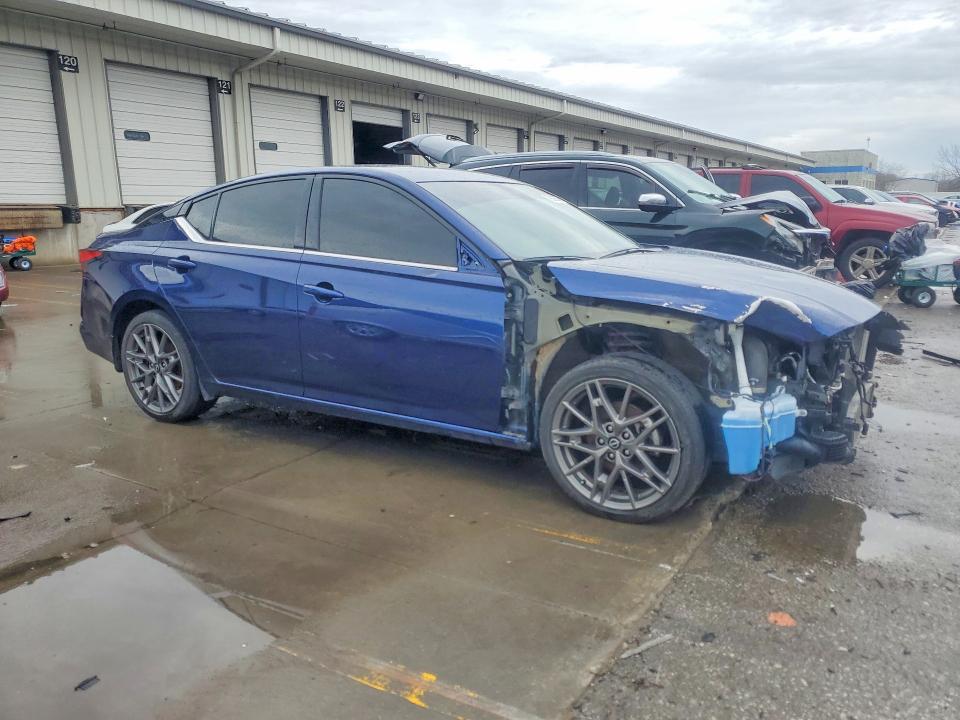 2023 Nissan Altima 2.0 sr