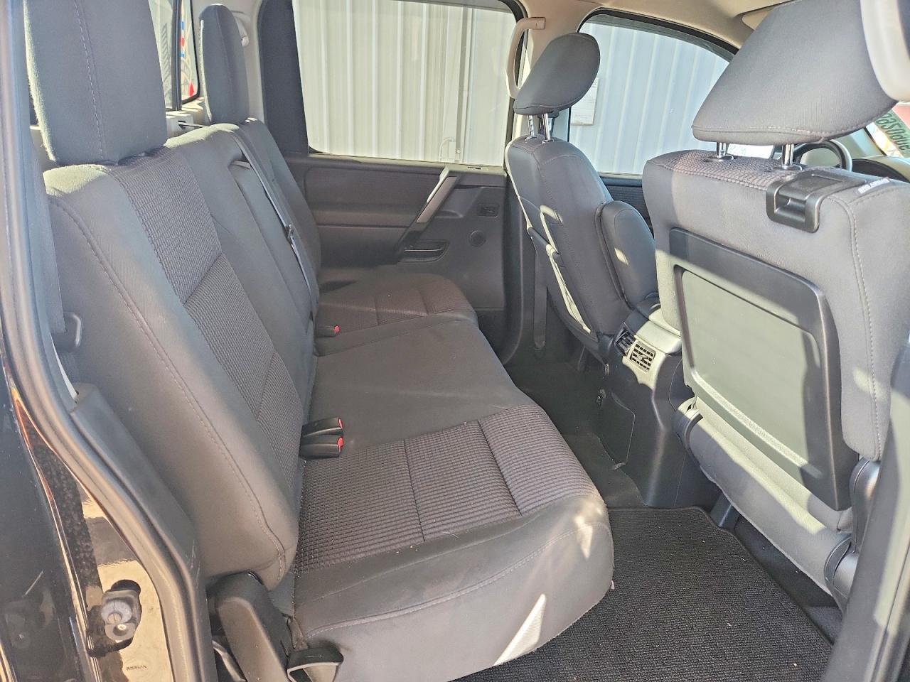 2014 Nissan Titan SV