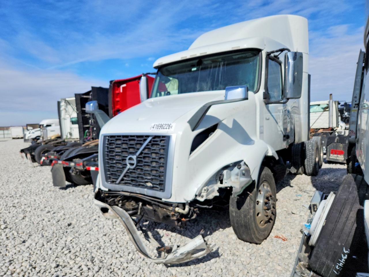 2021 Volv O VNR Semi Truck