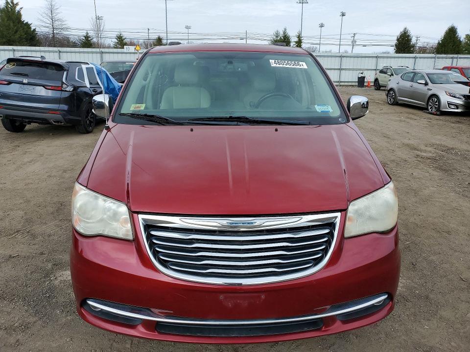 2013 Chrysler Town & Country Touring l