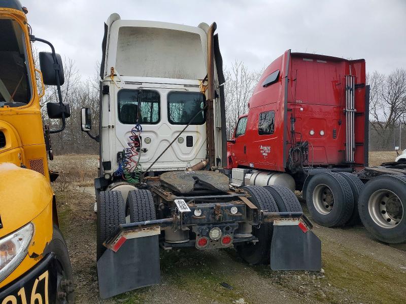 2016 Freigliner Cascadia 125