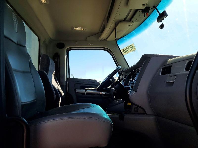 2017 Kenworth T680 Semi Truck