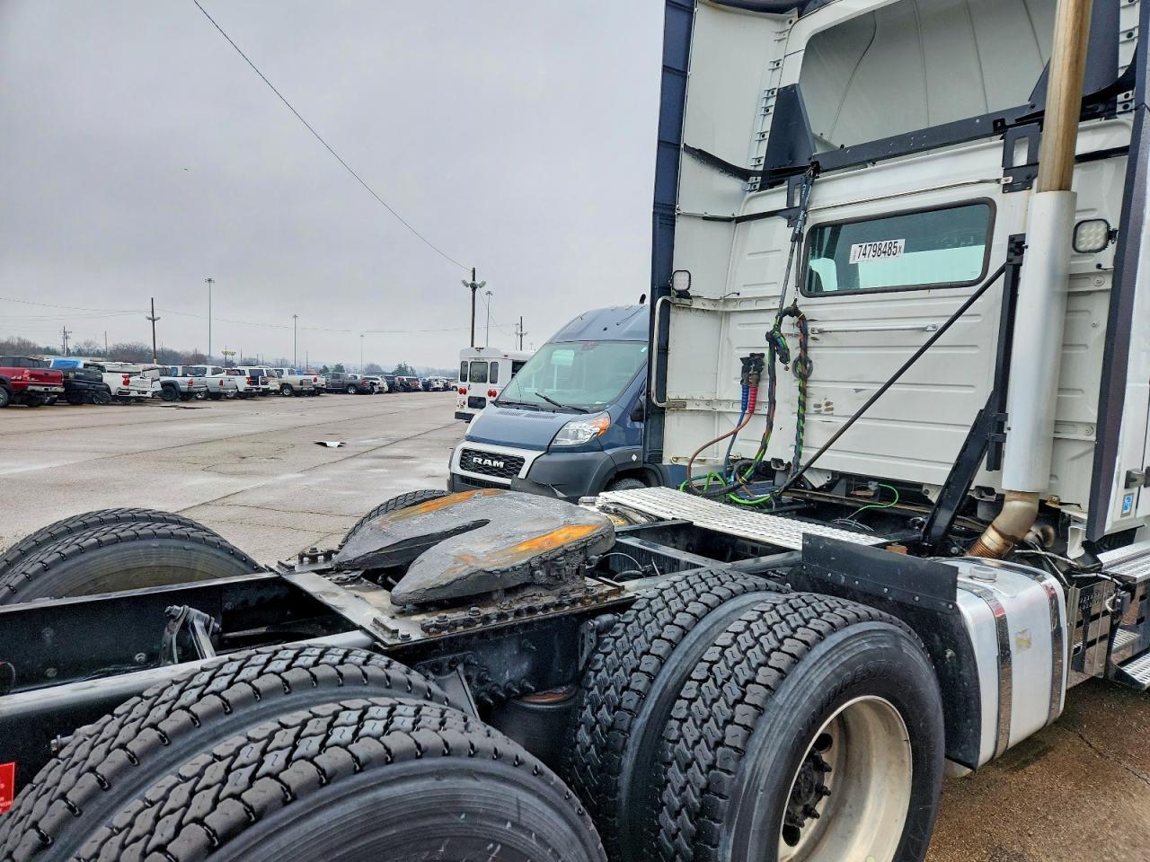 2020 Volv O VNR Semi Truck