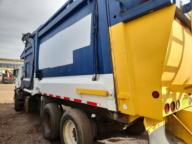 2004 Mack Mr Refuse Truck