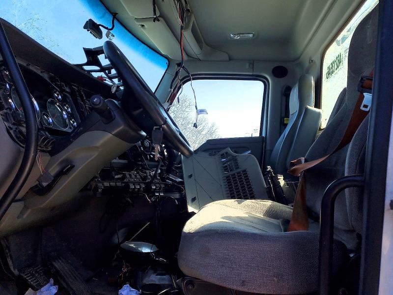 2015 Kenworth T680 Semi Truck