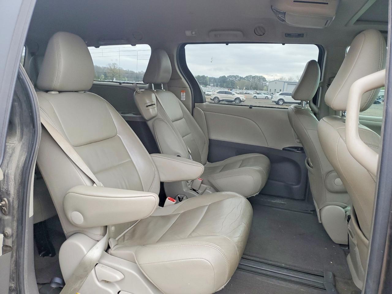2015 Toyota Sienna xle 8-passenger