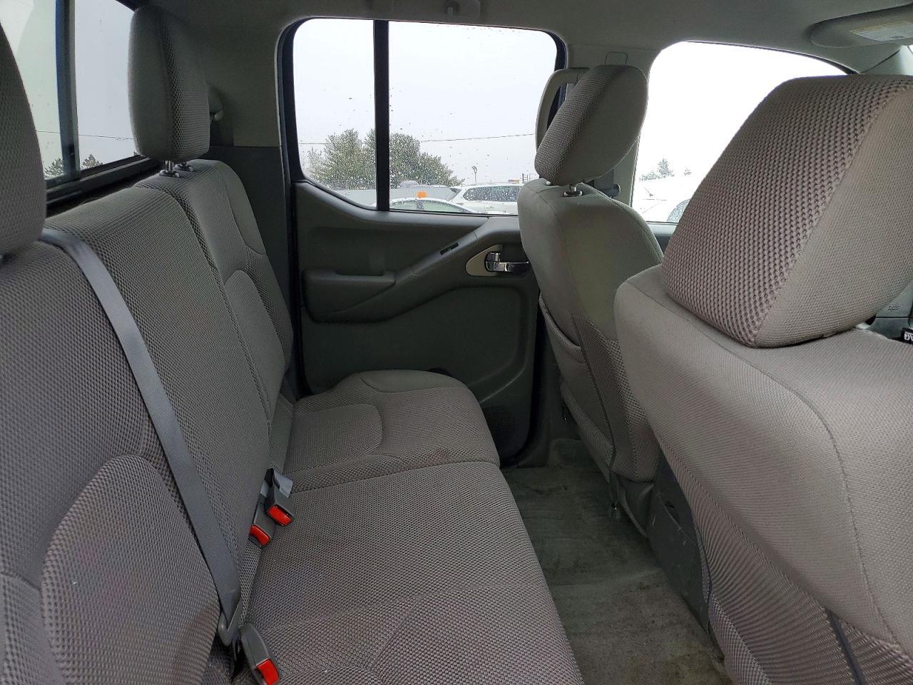 2015 Nissan Frontier SV