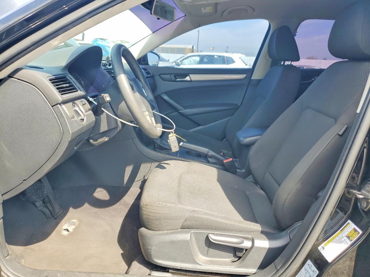 2012 Volkswagen Passat s