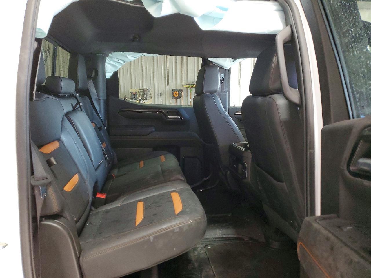 2023 GMC Sierra K1500 AT4