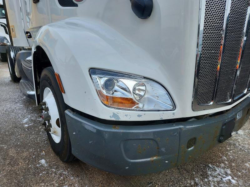 2017 Peterbilt 579 Semi Truck