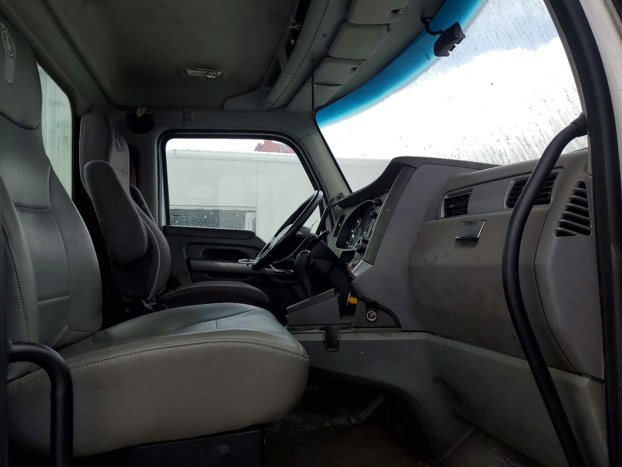 2016 Kenworth Construction T680