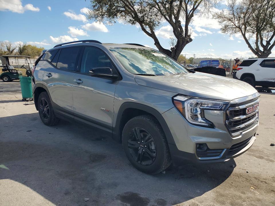 2024 GMC Terrain AT4