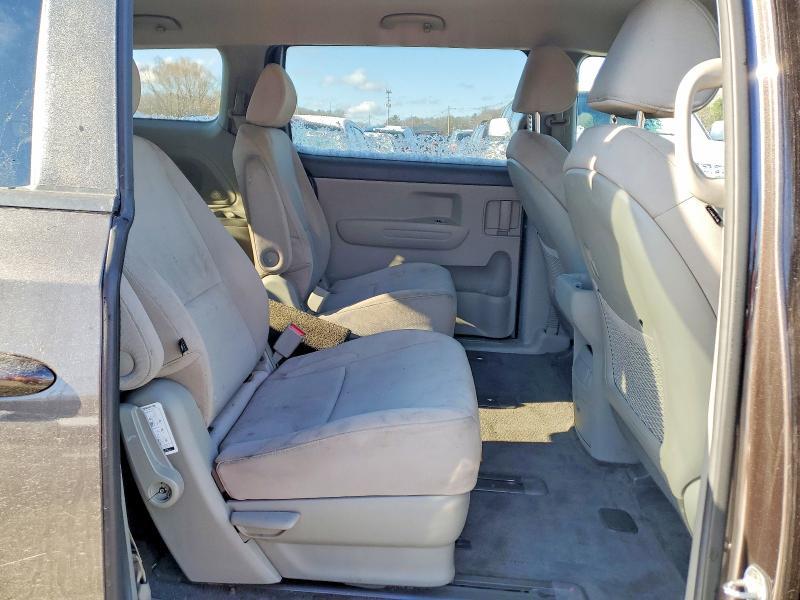 2015 KIA Sedona lx