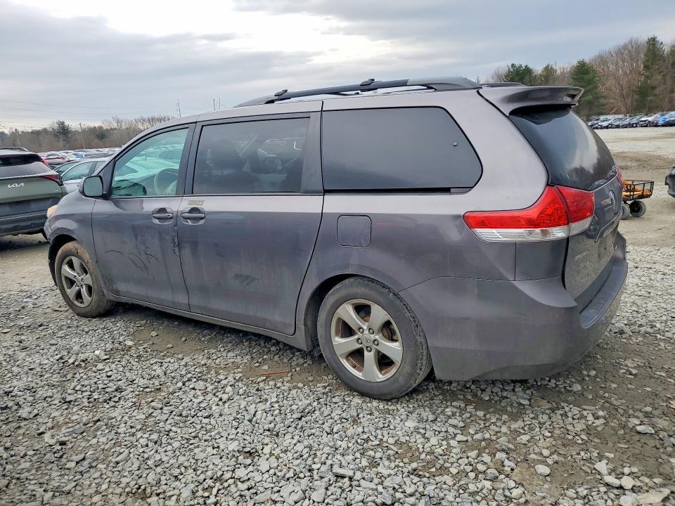 2011 Toyota Sienna le 8-passenger