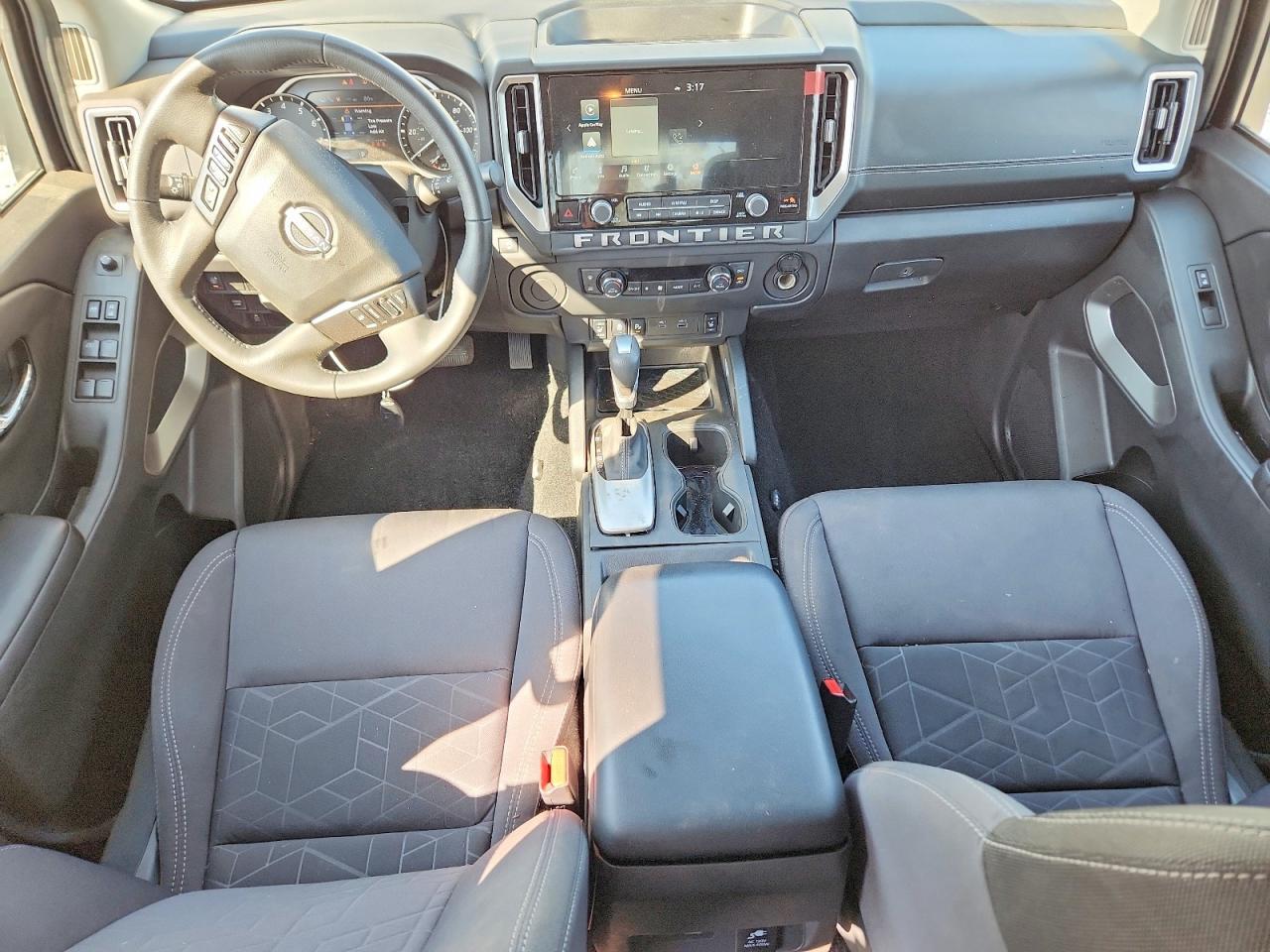 2025 Nissan Frontier SV