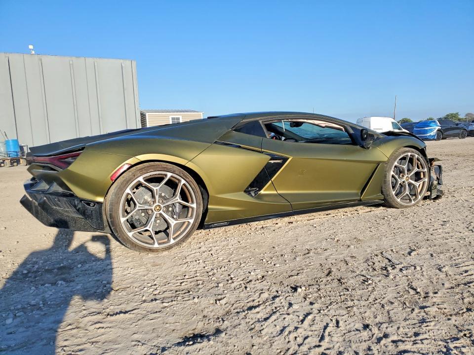 2025 Lamborghini Revuelto