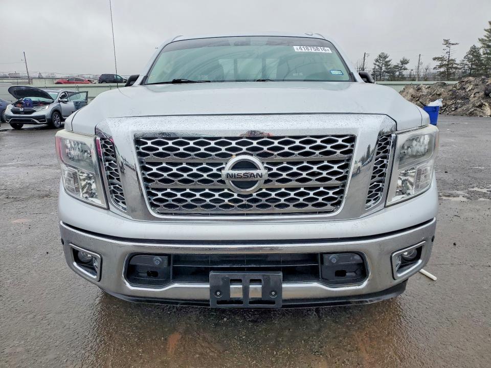 2017 Nissan Titan SV