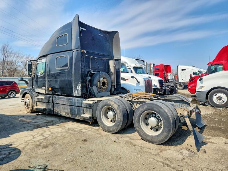 2007 Volvo VNL Semi Truck