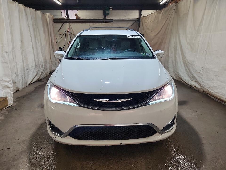 2017 Chrysler Pacifica Touring l