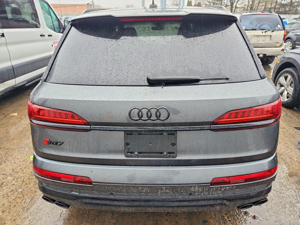 2022 Audi SQ7 Premium Plus
