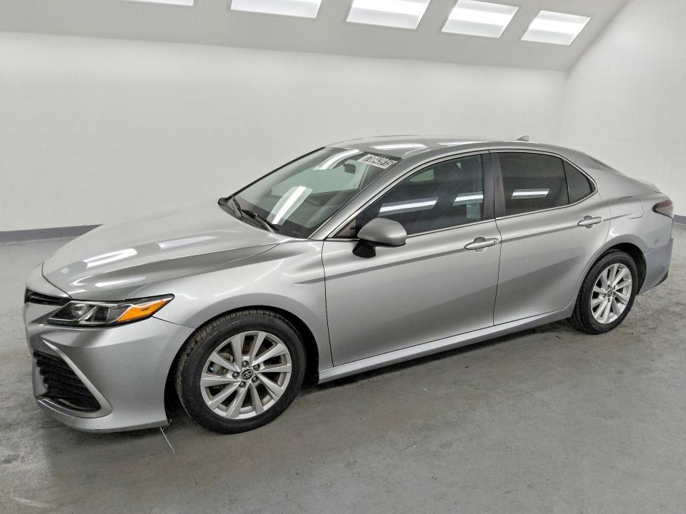 2021 Toyota Camry le