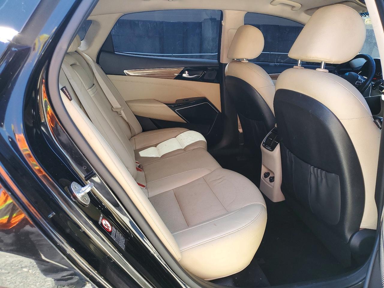 2017 KIA Cadenza Premium