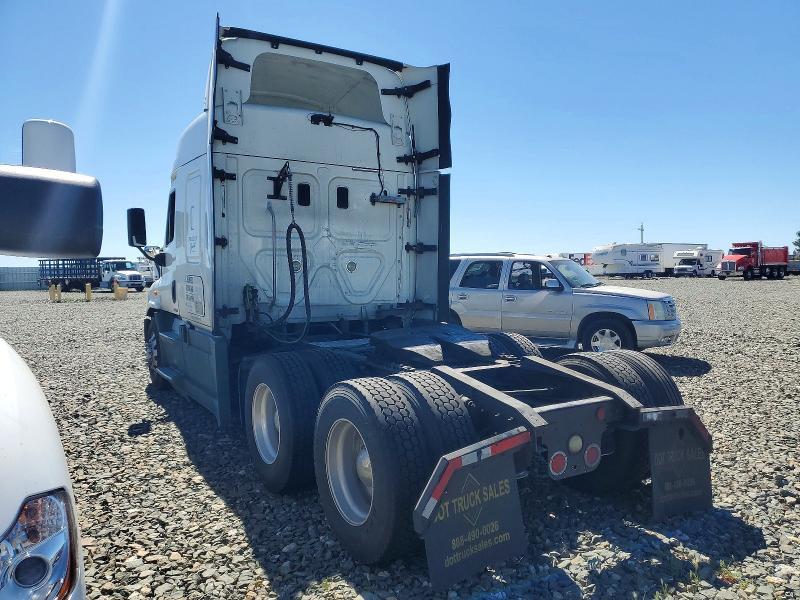 2016 Freigliner 2016 Freightliner Cascadia 113 Semi Truck