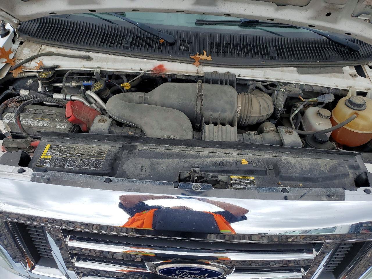 2015 Ford Econoline E350 Super Duty Cutaway Van