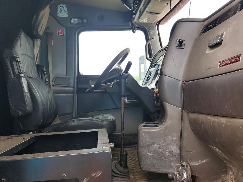 2010 Kenworth T660 Semi Truck