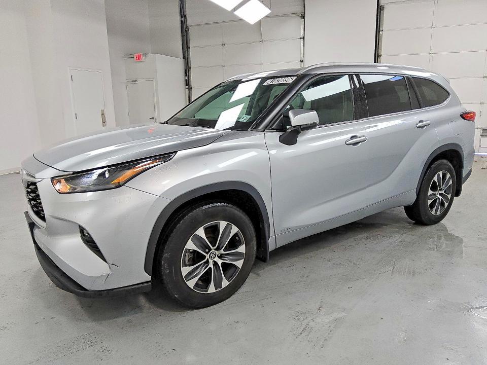 2022 Toyota Highlander Hybrid xle