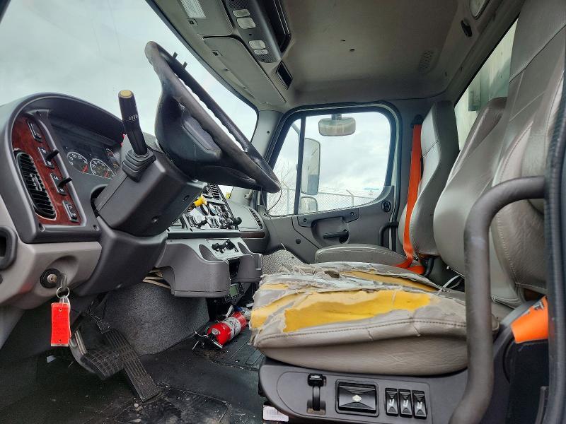 2019 Freightliner Business Class M2 Refrigerated b